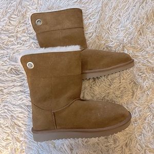 Never worn Koolabura by Ugg boots! Size 9